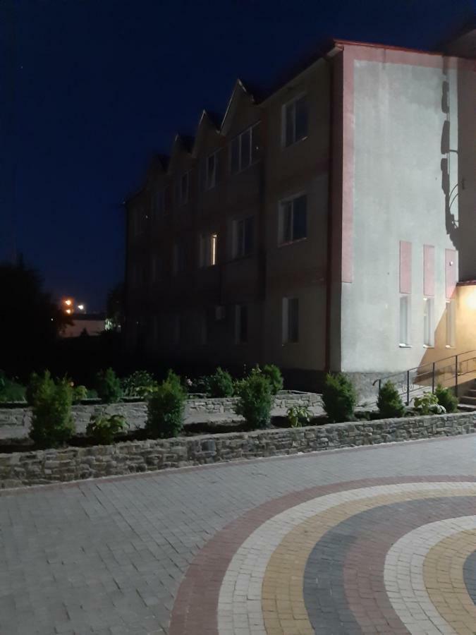 Готель Адріана Dunaivtsi ภายนอก รูปภาพ